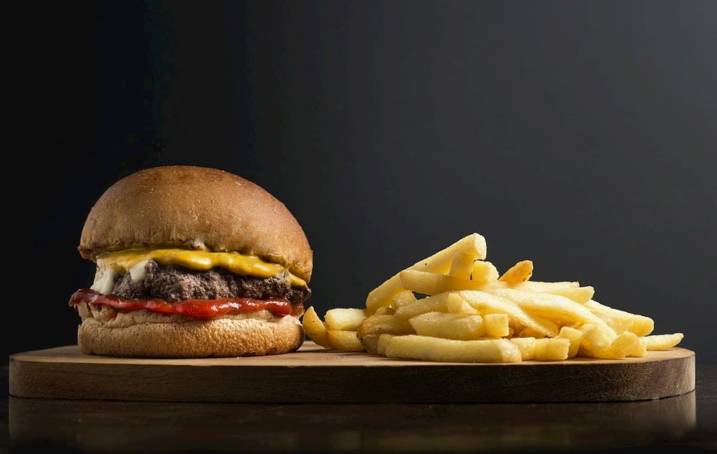 hamburguesa con patatas